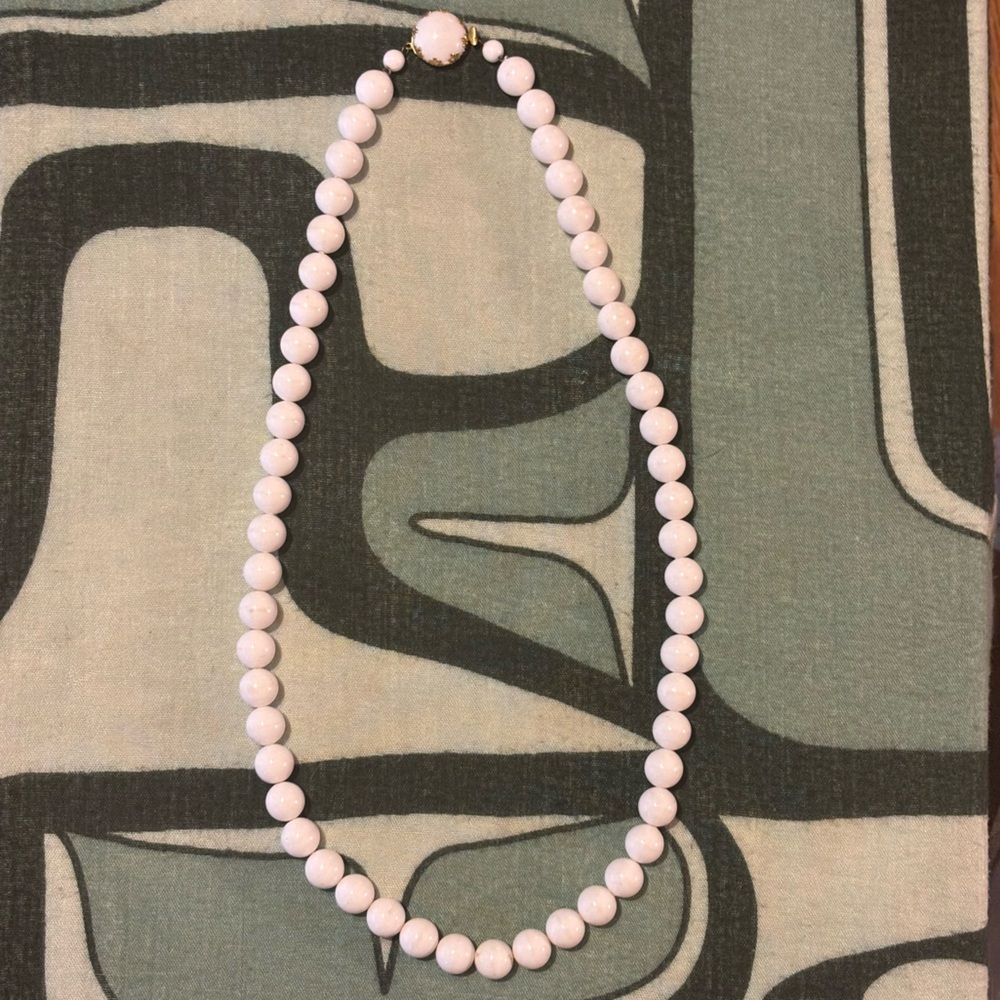 Vintage Austrian Made White Beaded Silk String Round Necklace - Picture 11 of 11